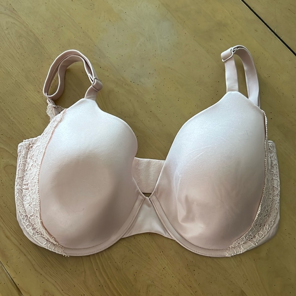 Soft and comfortable never worn bra in soft pink